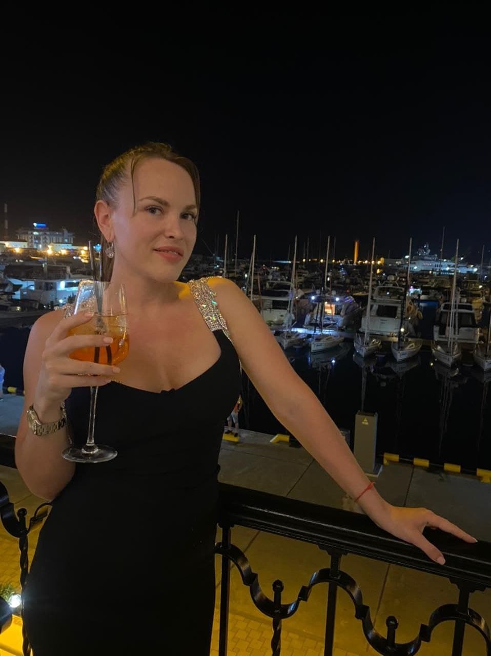 Шлюха индивидуалка Валерия Блондинка c 3 размером груди у метро Озерки Питер Фото - 3